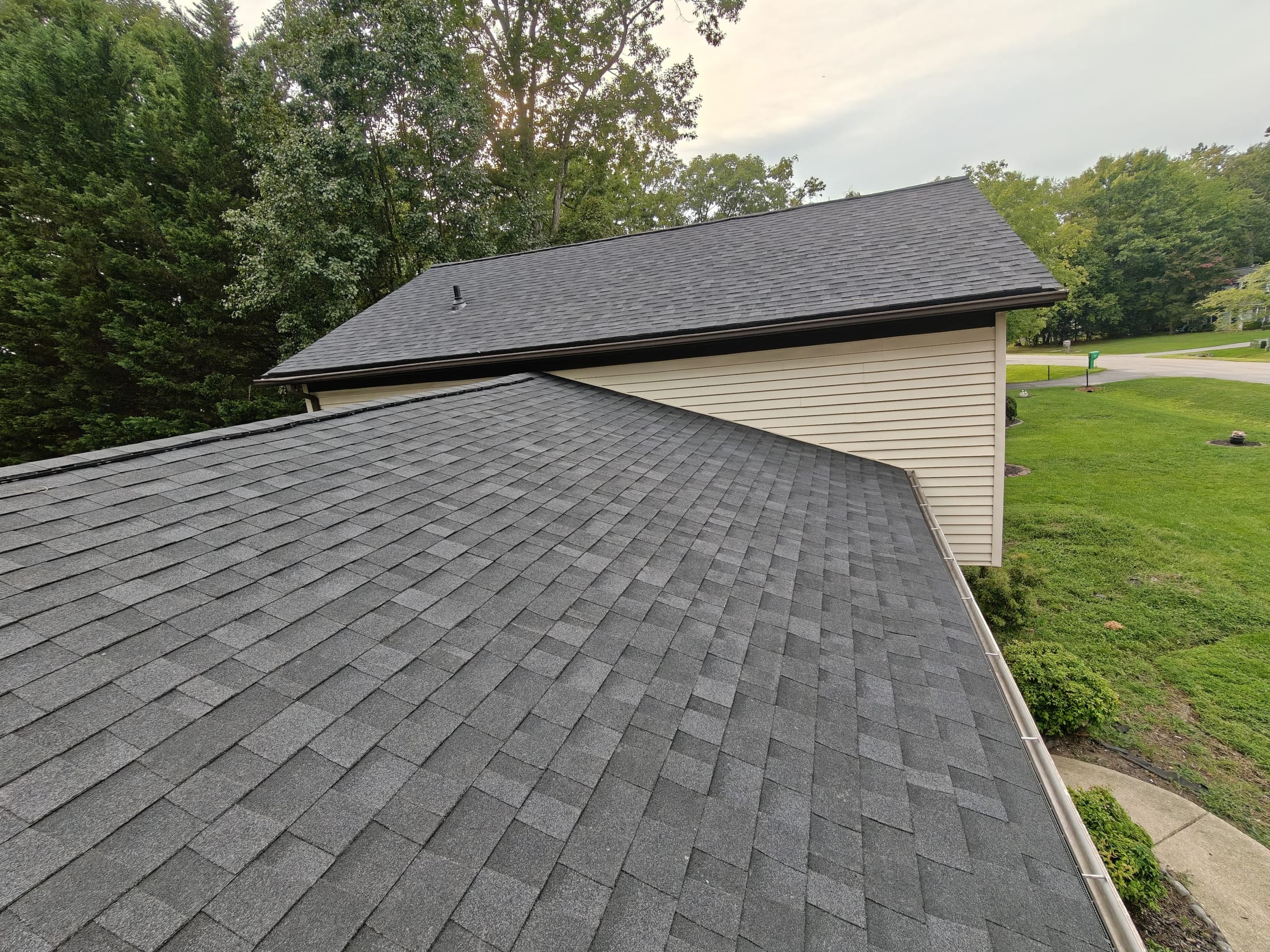 Completed charcoal architectural shingle roof on a residential home